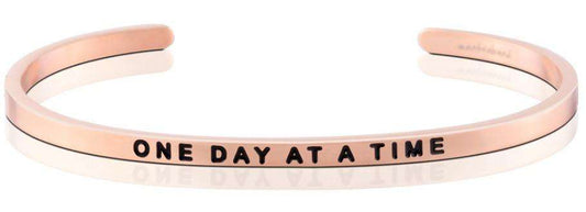 Mantraband - One day at a time Rósagull